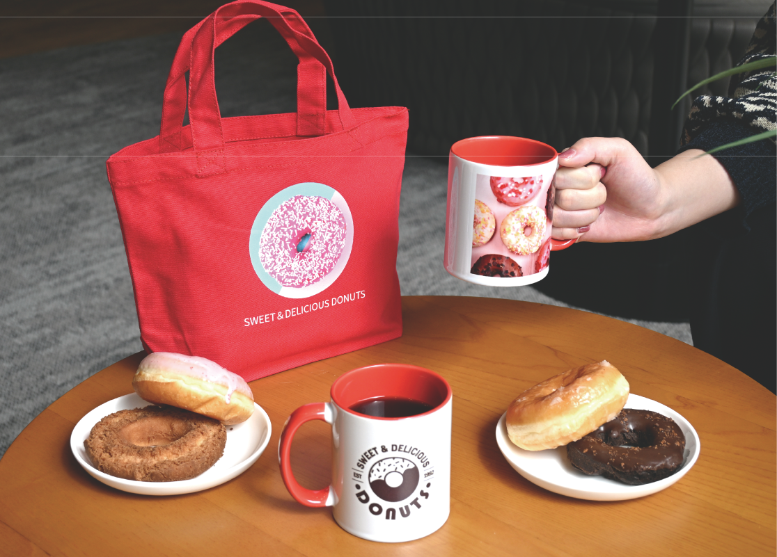 お店のロゴを使ったカラートート・カラーマグの写真