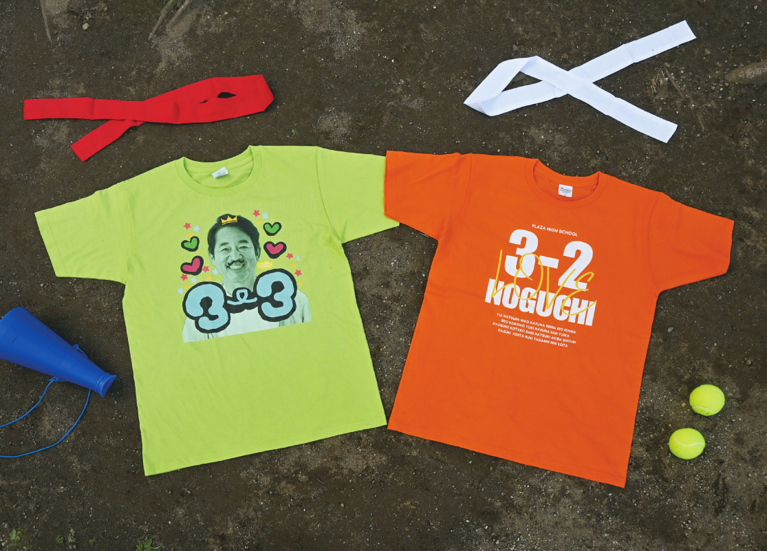 担任の先生の写真、クラスメイトの名前を入れたクラスTシャツの写真